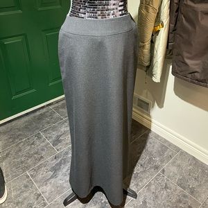 3/$30 Louben charcoal fully lined maxi skirt